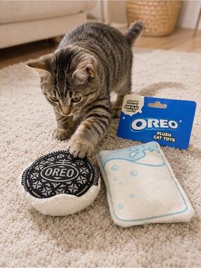 Oreo Plush Cat Toys - Black & White Cookie + Blue & White Milk Plush Set